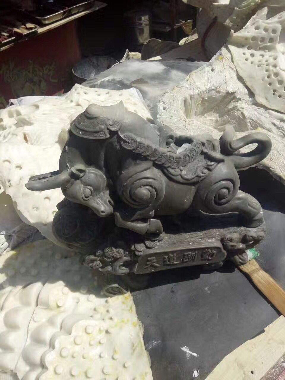如何使用工業(yè)級模具硅膠制作模具？
